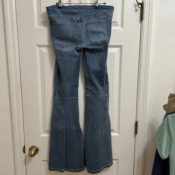 Free People Bell Bottom Stretch Jeans Blue Size 29 Wide bottom 10" - Picture 5 of 5